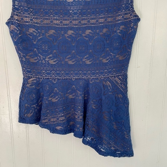 BCBGMAXAZARIA lace blouse - Small - Picture 10 of 10